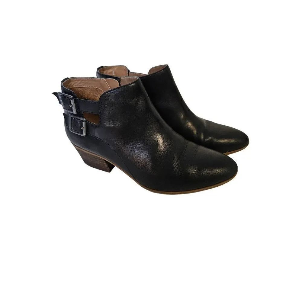 Clarks black leather booties. Size 7.